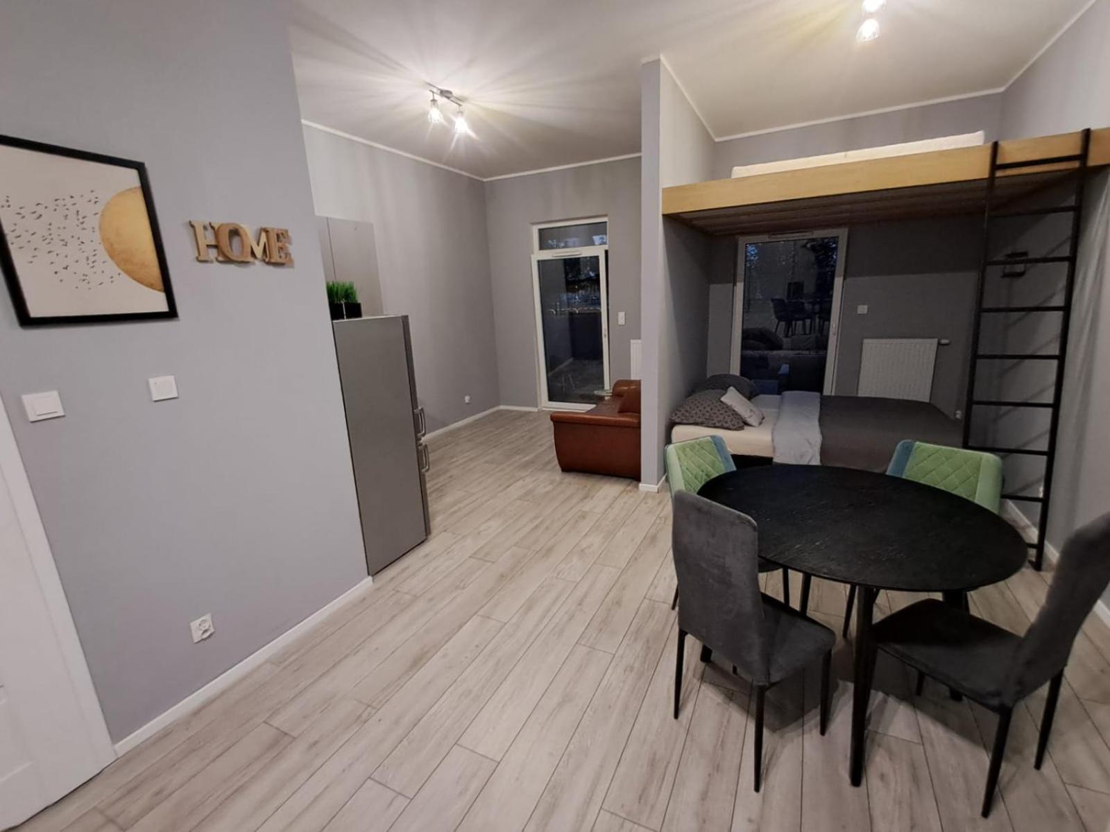 Apartment Mieszkanie Ptasia 20 Obok Stadionu I Lotniska Z Darmowym Parkingiem -self Check In Poznan